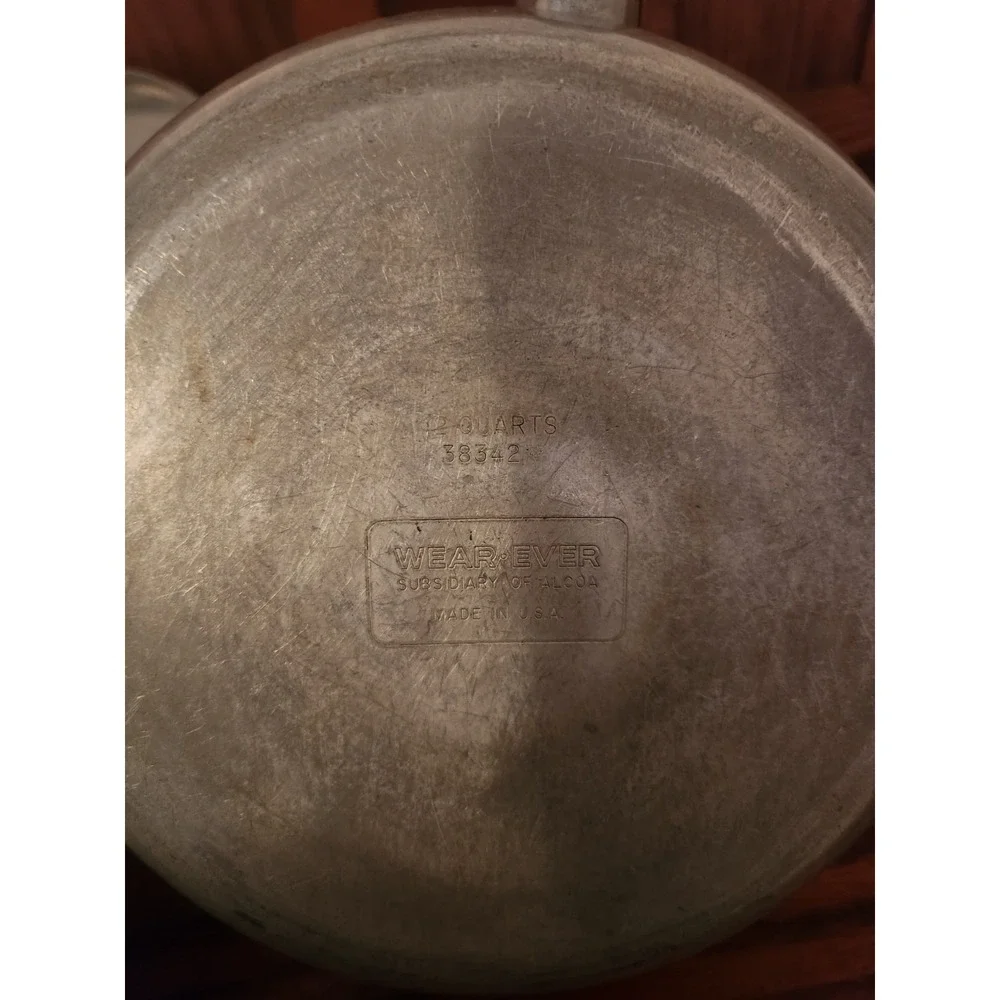 Vintage Wear-ever Aluminum 2‎ Quart # 38342 With Lid